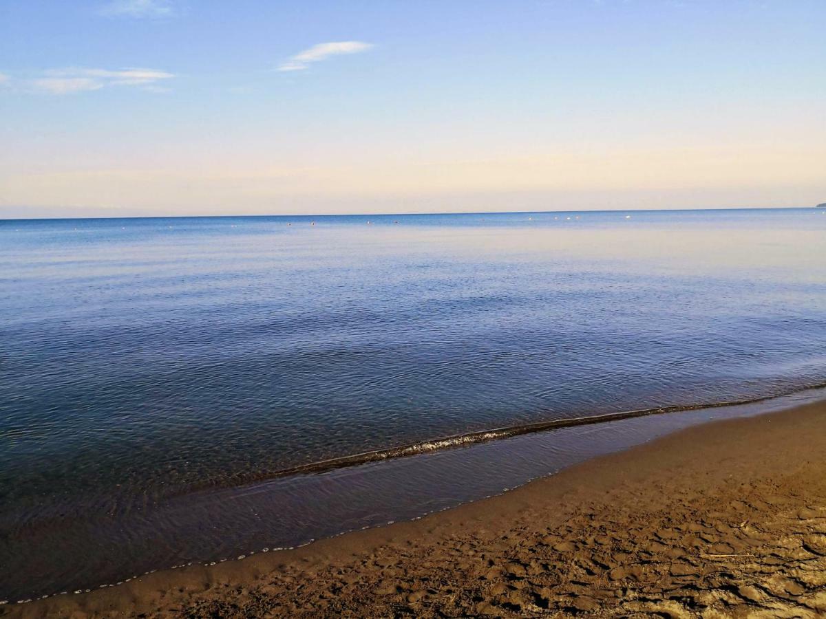 Beachfront, Tirana Guest House Velipoje Luaran gambar